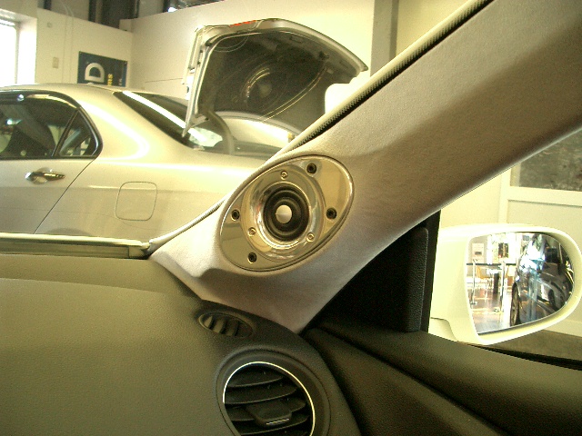 http://canon-net.com/photo/sl-8.jpg